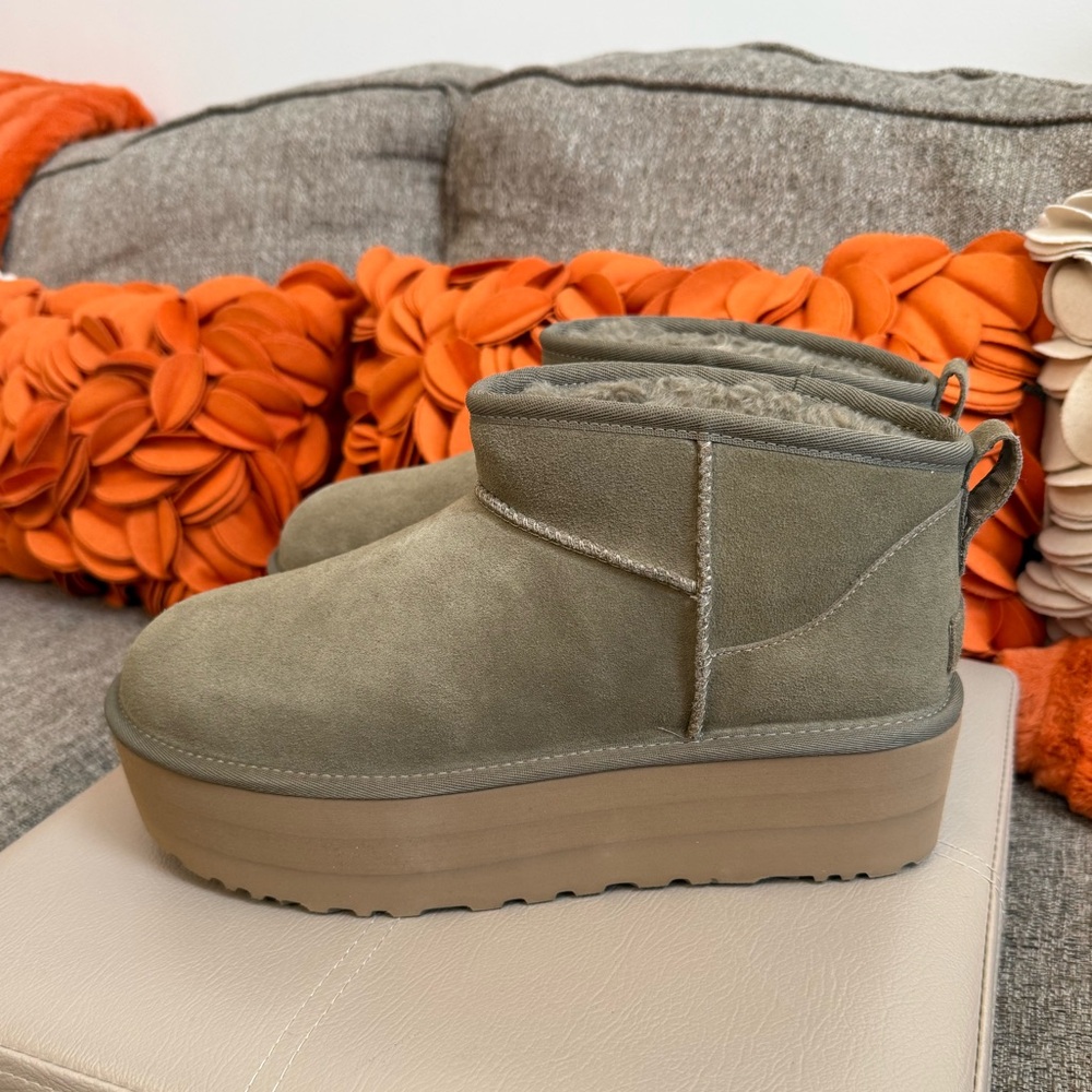 ❣️🆕 UGG® Classic Ultra Mini Platform Boots in Antilope Suede Shade❣️ - Picture 4 of 9